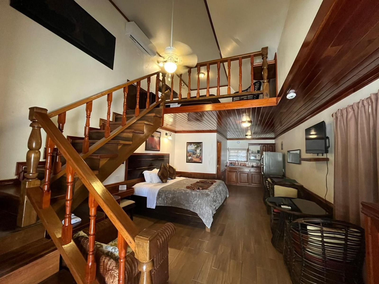 Captain Morgan'S Retreat San Pedro  Ngoại thất bức ảnh