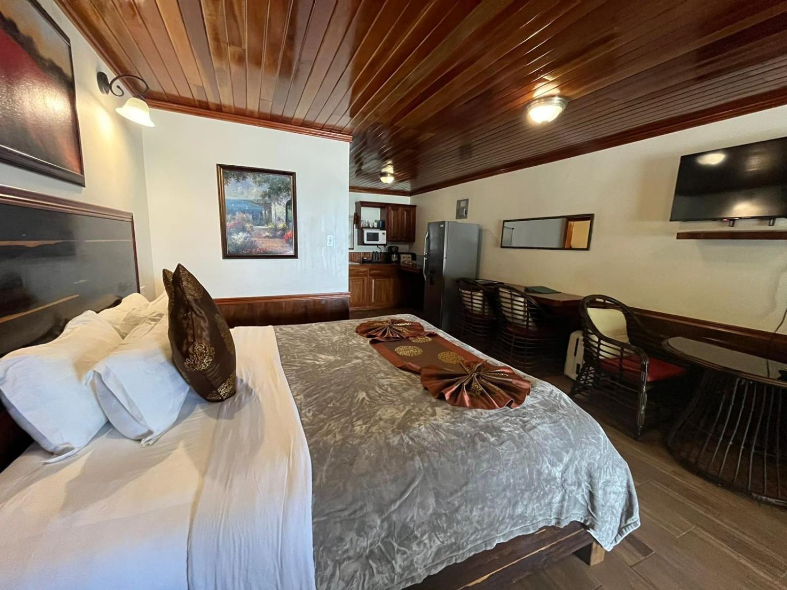 Captain Morgan'S Retreat San Pedro  Ngoại thất bức ảnh
