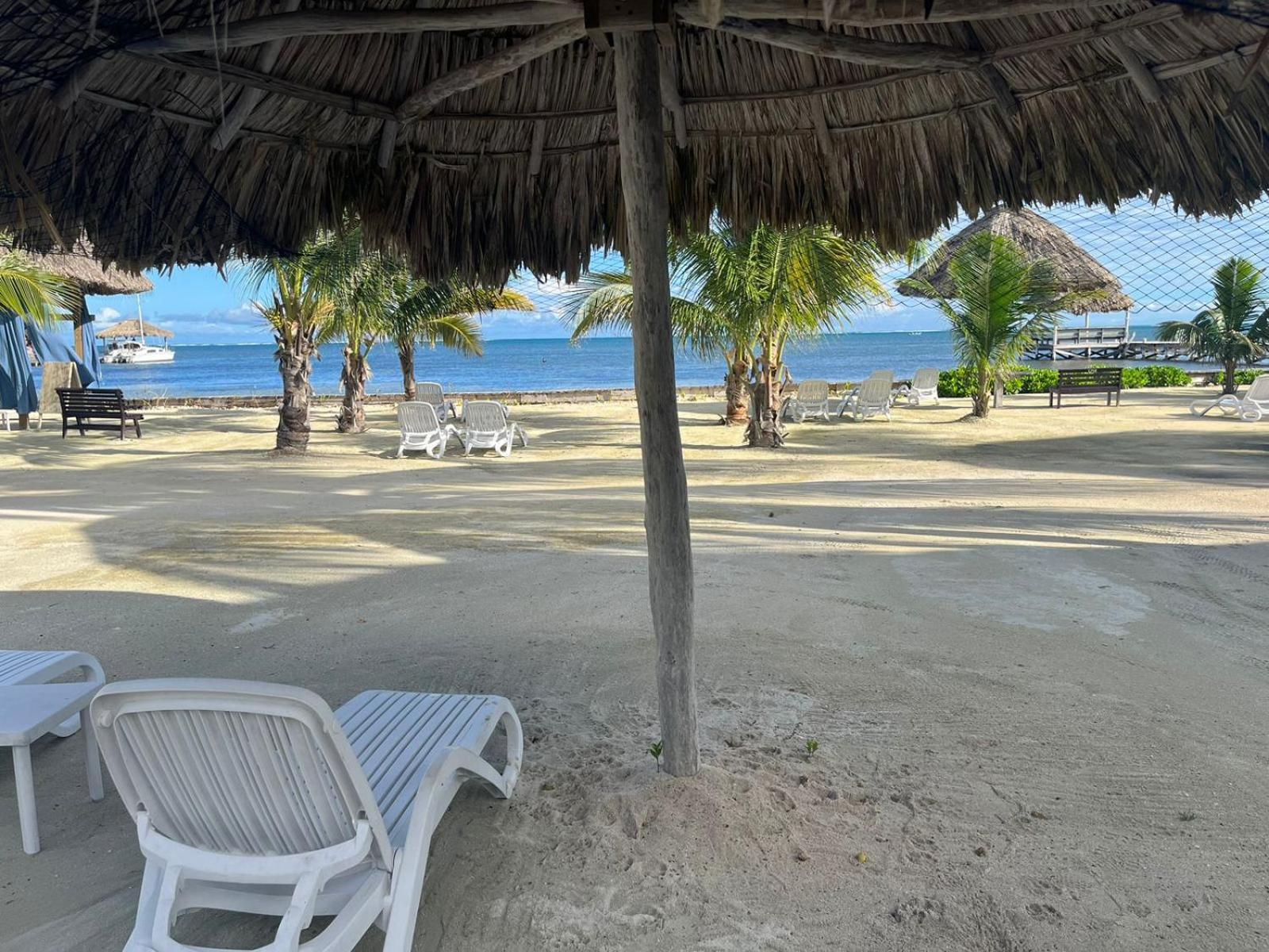 Captain Morgan'S Retreat San Pedro  Ngoại thất bức ảnh